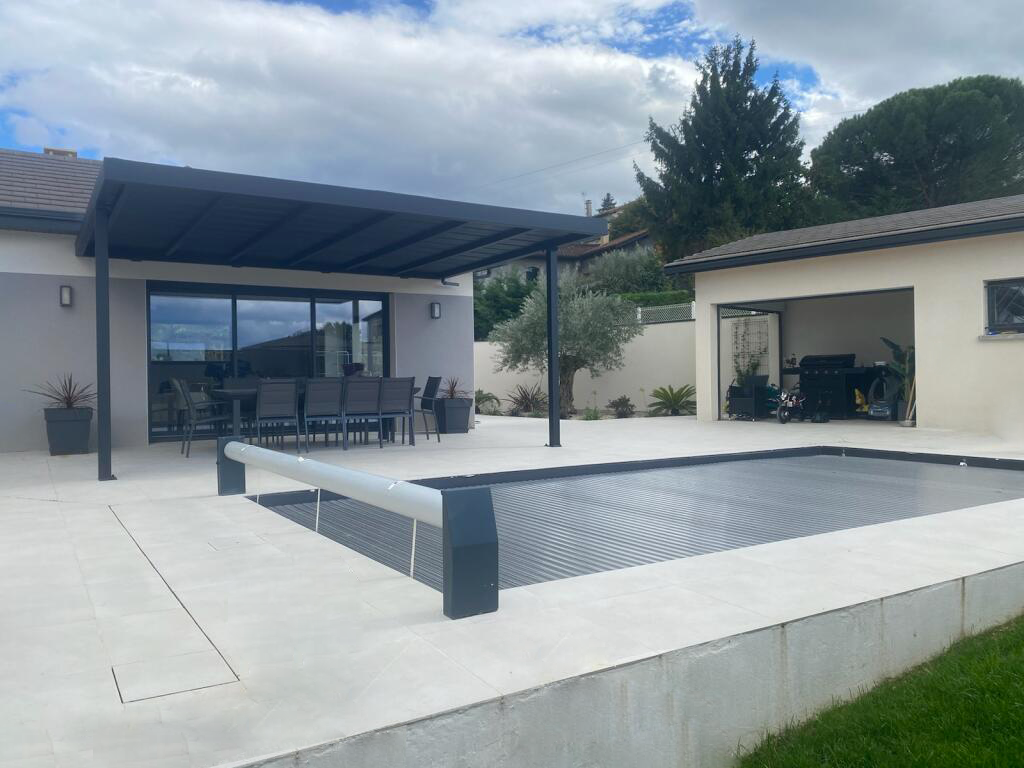 L'image nous montre une maison Tradibat, sur la commune de Chaponnay.